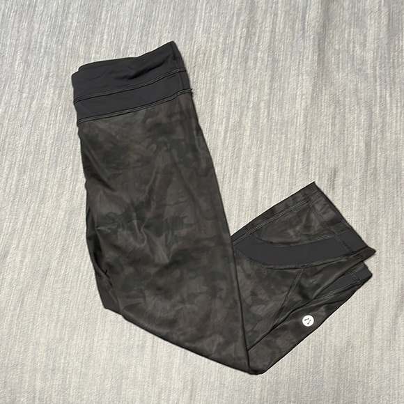 Lululemon • Inspire Crop Legging Savasana Camo - Picture 3 of 6